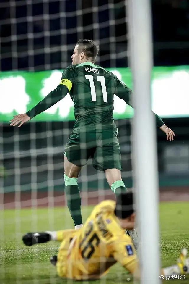 托特纳姆发布备战花絮;赛前遗憾出局;亚冠任务艰巨;年轻球员得到机会(伯纳乌球场翻新进度) 托特纳姆发布备战花絮;赛前遗憾出局;亚冠任务艰巨;年轻球员得到机会(伯纳乌球场翻新进度)